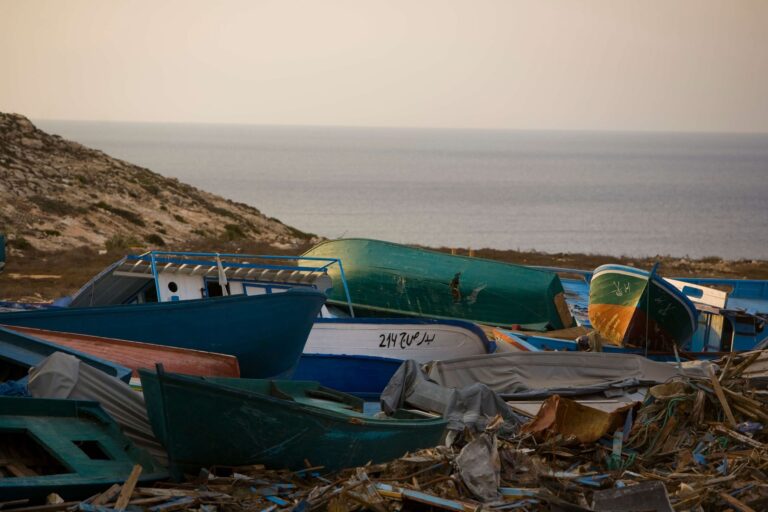 Barconi naufragati sulle spiagge di Lampedusa
