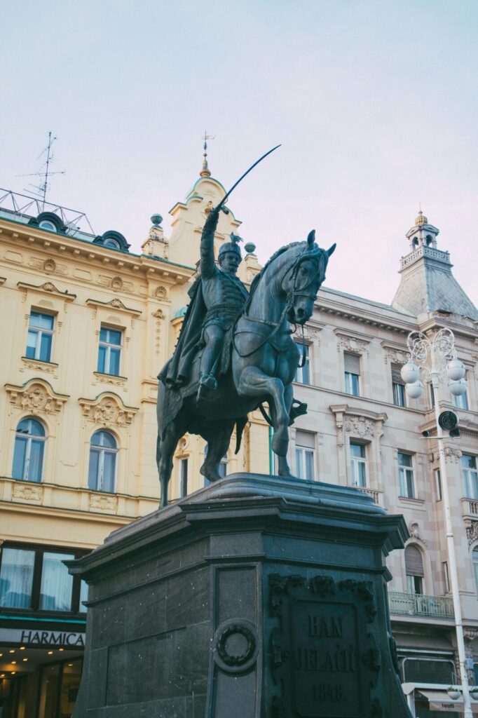 Statua di ban Josip Jelačić, Zagabria