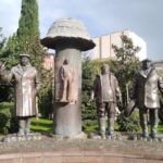 Monumento al film "Mimino” a Tbilisi.