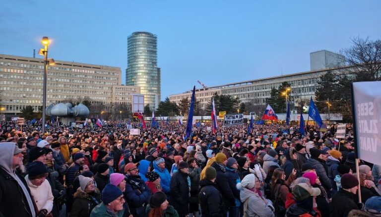 Proteste in Slovacchia il 21 febbraio 2025.