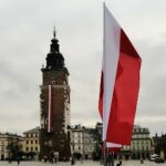 Bandiera polacca durante la Giornata della Bandiera, Piazza Mariacki, Cracovia, 3 maggio 2021. Meridiano13/Oscar Luigi Guccione