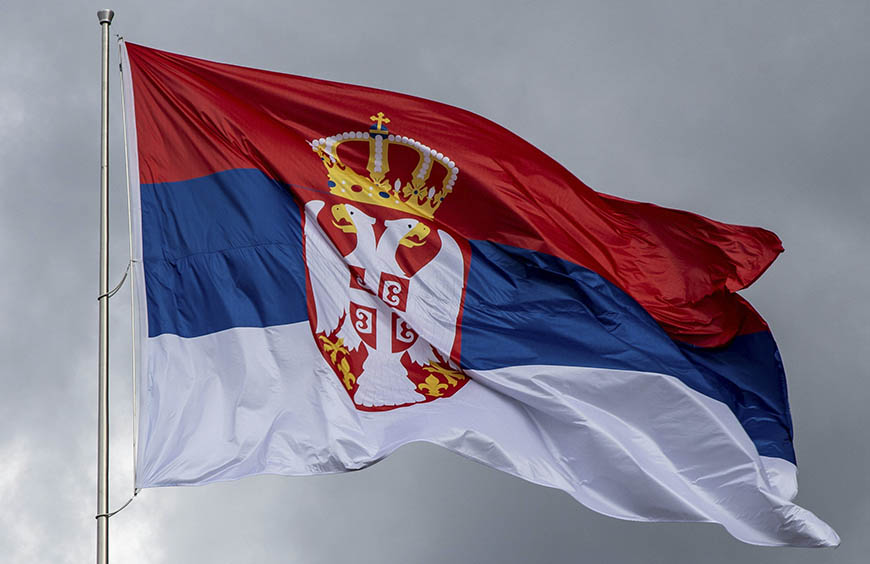 Unità Serbi - Bandiera della Serbia sventolante